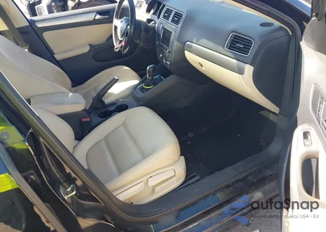 2017 Volkswagen Jetta 1.4T Se z USA, uszkodzony, nr VIN 3VWDB7AJ7HM208314